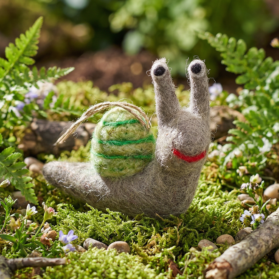 Handmade_Hanging_Shelby_the_Snail_Biodergadable_Felt_Decoration_AI_Location_1